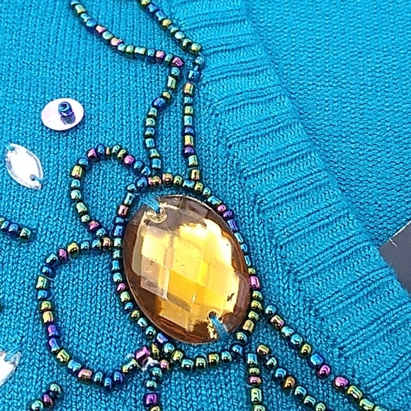 Reference Point carnagan sweater. - Picture 6 of 8